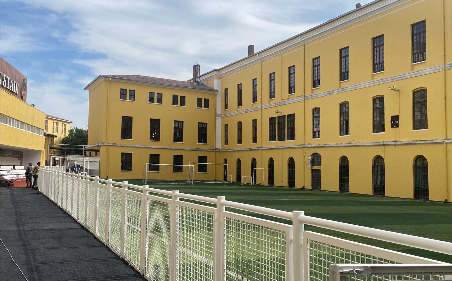 Galatasaray Lisesi dış cephesi, Üniversitemiz ile Galatasaray Eğitim Vakfı arasında imzalanan protokol aracılığıyla yenilendi haber görseli