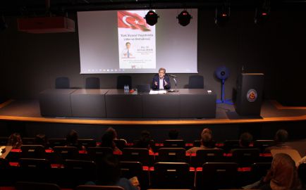“Türk Siyasal Yaşamında Lider ve Demokrasi" konferansı düzenlendi duyuru görseli