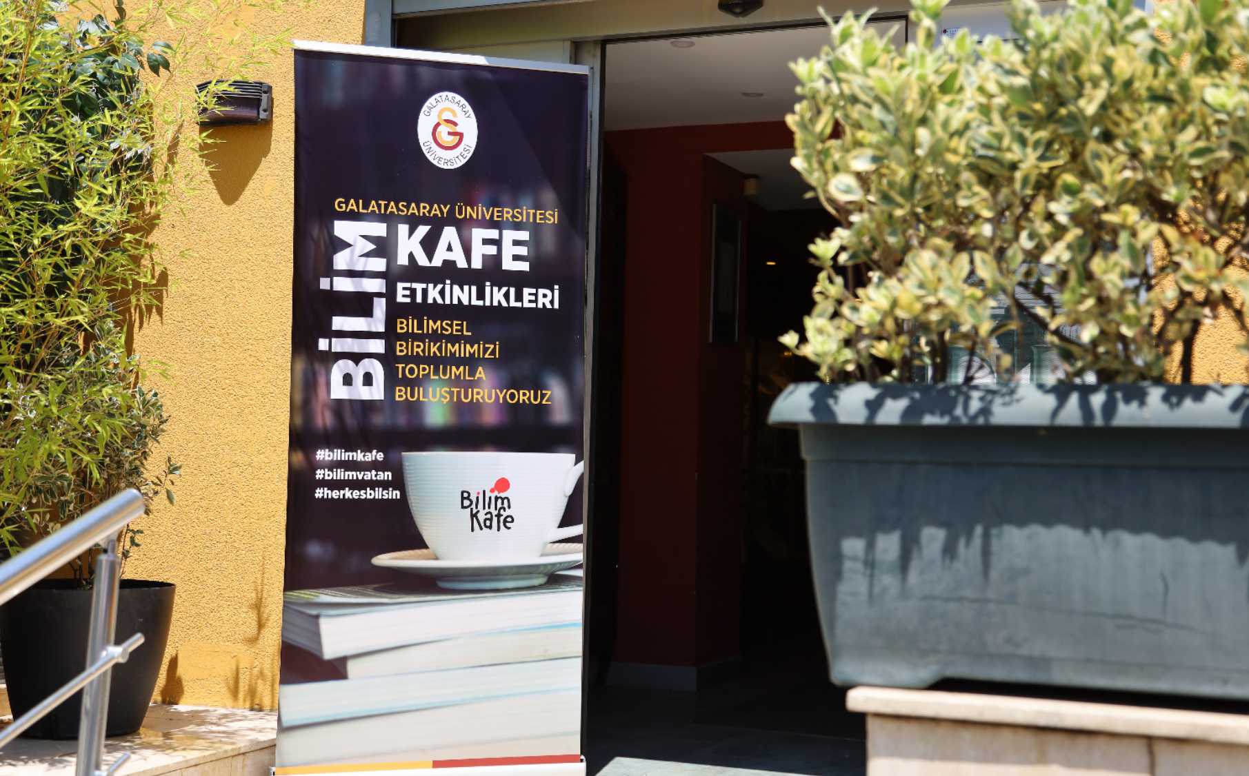 İlk bilim kafe etkinliğimiz “Bilim Suyun Altında” başlıklı atölyeyle gerçekleşti haber görseli
